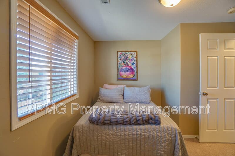 Vancouver House: 8005 Northeast 100th Circle