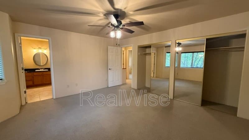 Roseburg Condo: 172 NE Rifle Range St