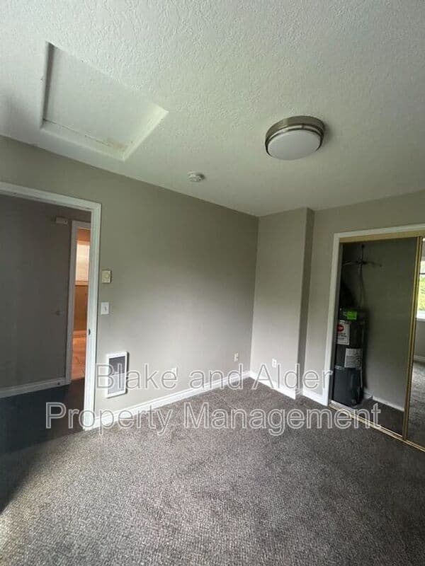 Portland House: 5609-A SE 117TH Ave