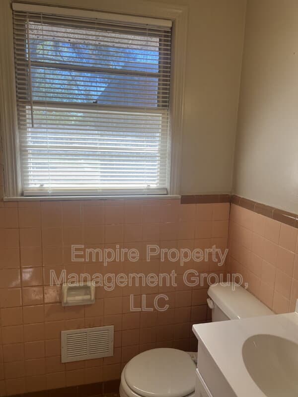 Columbia House: 59 Guernsey Drive