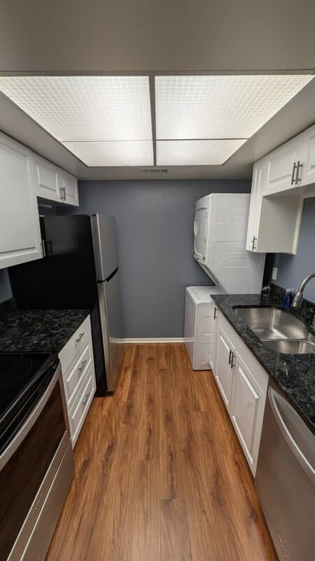 Sanford Condo: 700 E Airport Blvd