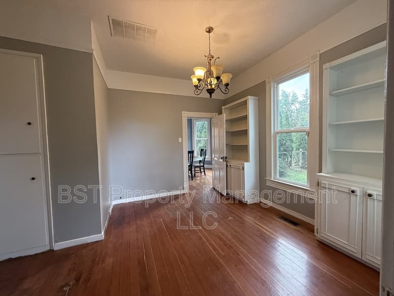 Silverton House: 1067 Oak Street - 1