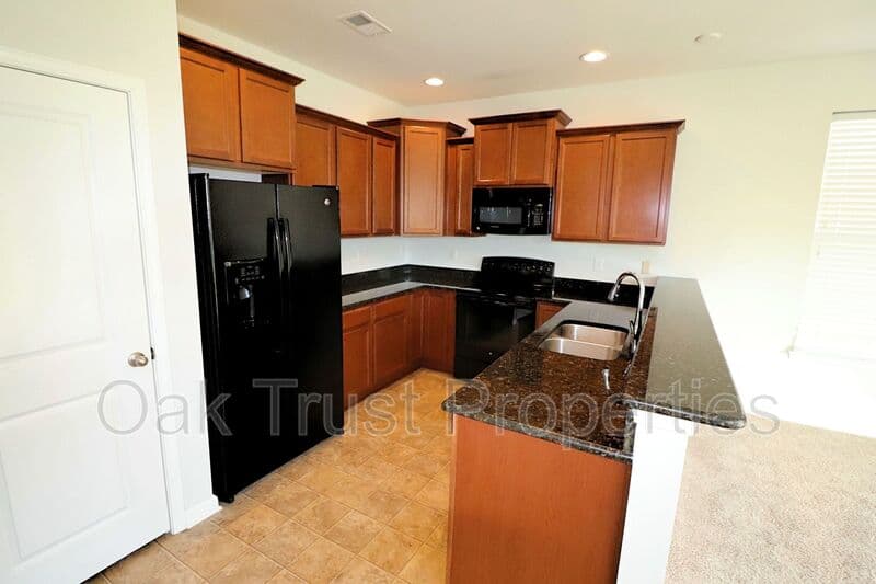North Charleston House: 7716 Haywood Street