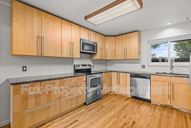 Boulder House: 1558 Greenbriar Blvd.