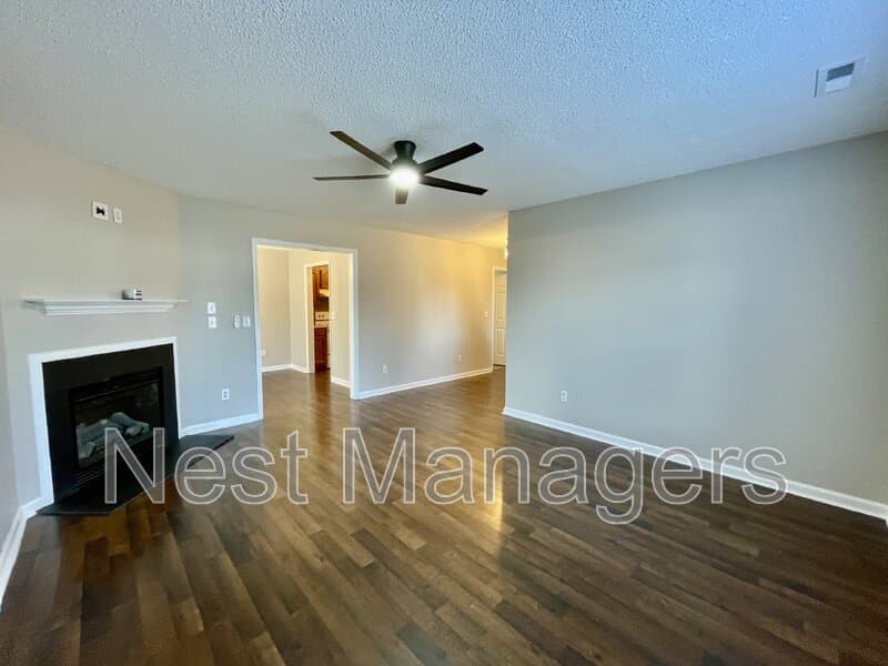 Fayetteville House: 804 Nighthawk Place