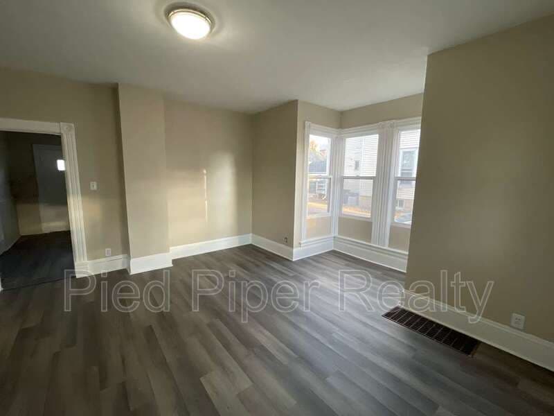 Freeport House: 217 North West Avenue