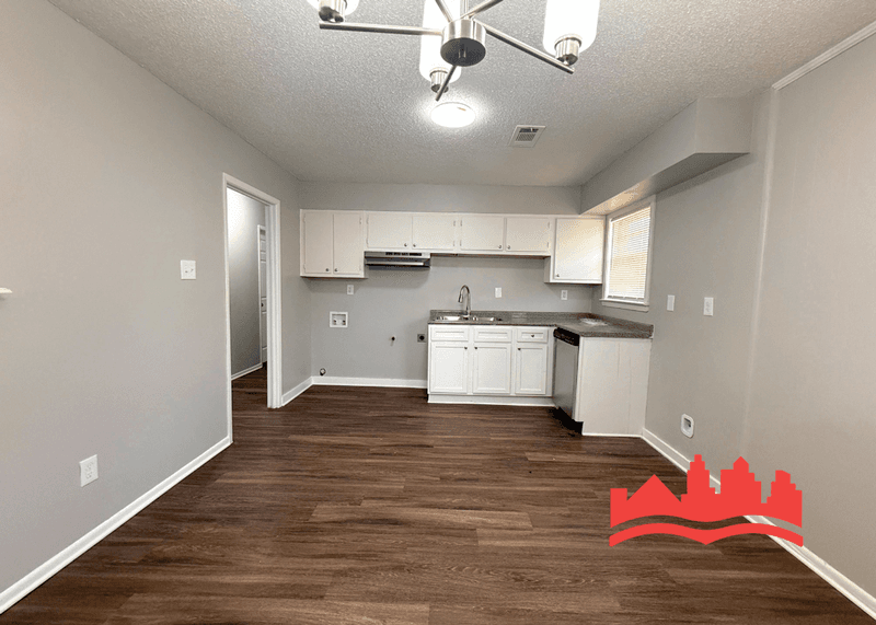 Memphis House: 5286 Broken Oak Dr