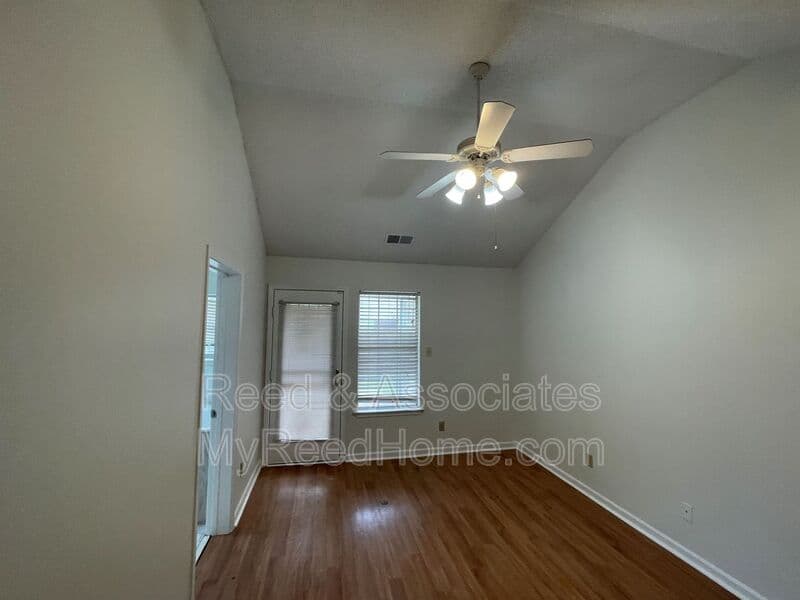 Cordova House: 1490 Estacada Way