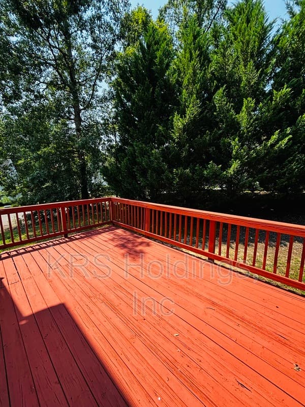 Chester House: 15012 Pine Vista Ln