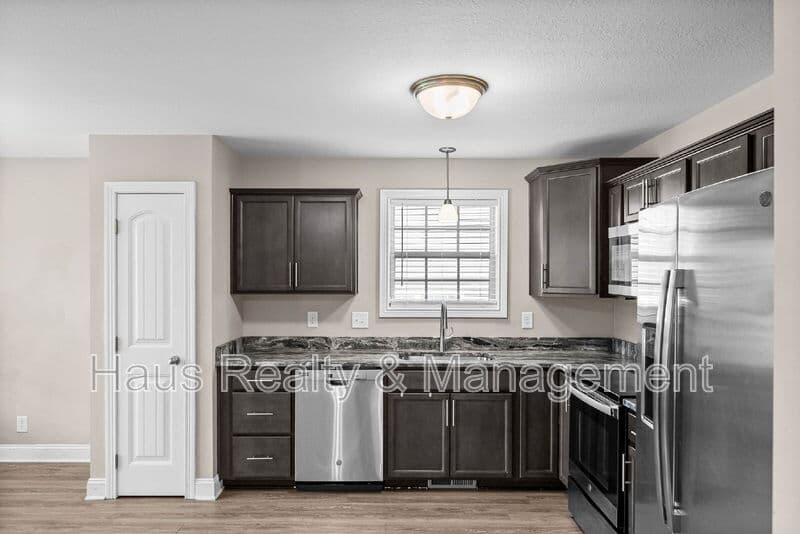 Clarksville House: 314 Lugano Ln