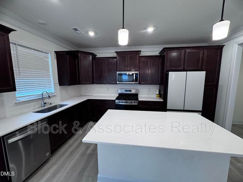 Garner House: 296 Ford Meadows Dr