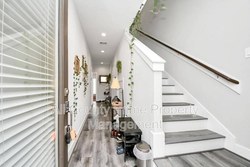 Houston House: 6715 Allegheny Street
