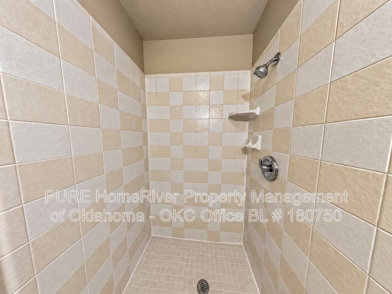 Moore House: 2521 Ridgewood Dr