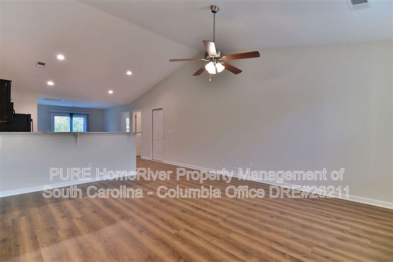 Columbia House: 416 Pitchling Dr