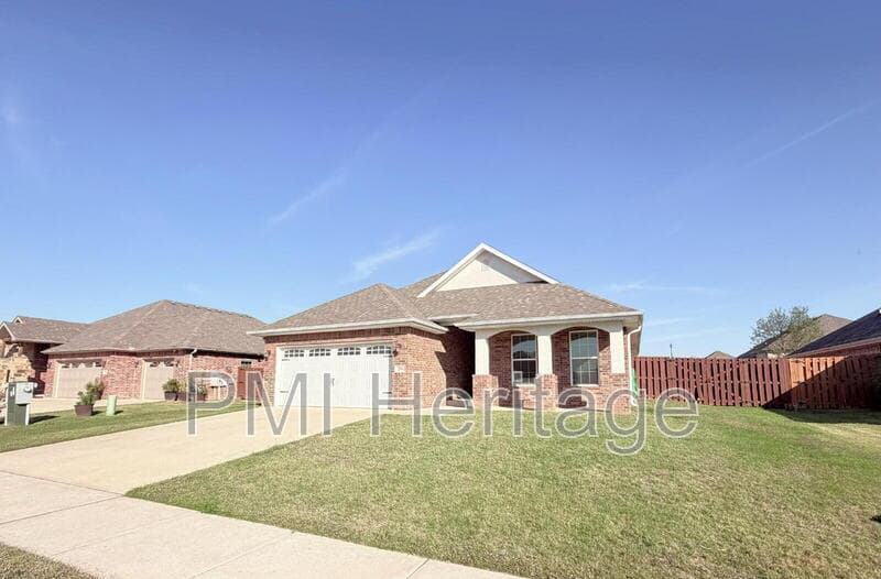 Pea Ridge House: 256 Hunt Street