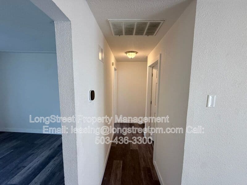 Salem House: 758 Browning Ave S