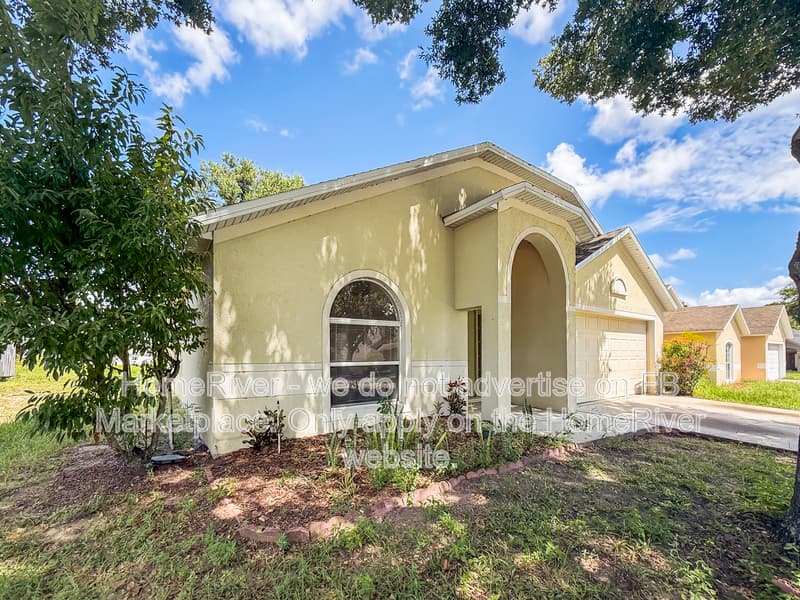Tavares House: 2272 Merry Rd