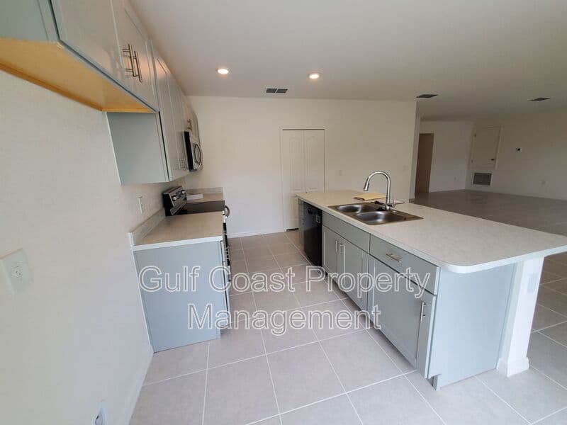 Port Charlotte House: 58 Kenly St