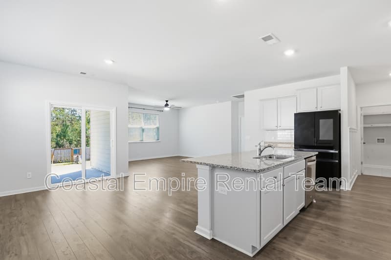 Richmond Hill House: 41 Gypsea Lane