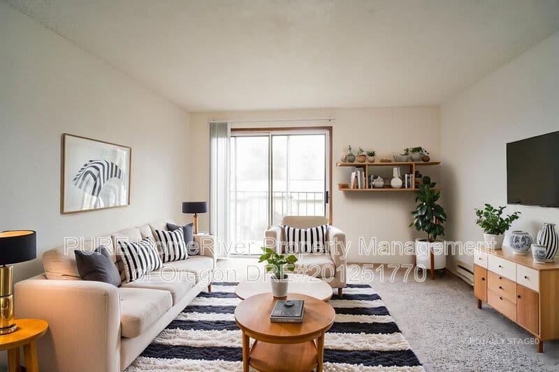 Portland House: 14128 NE Sandy Blvd