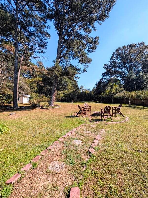 Auburn House: 383 Blackberry Cir