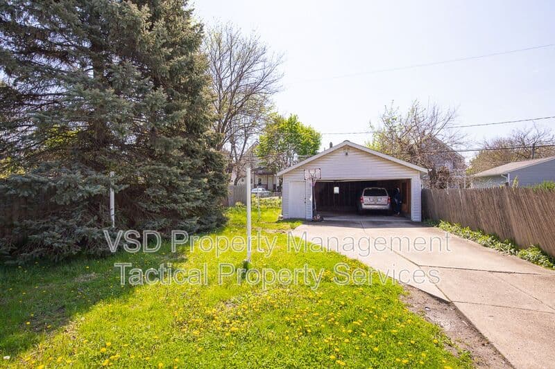 Cleveland Condo: 8204 Vineyard Ave
