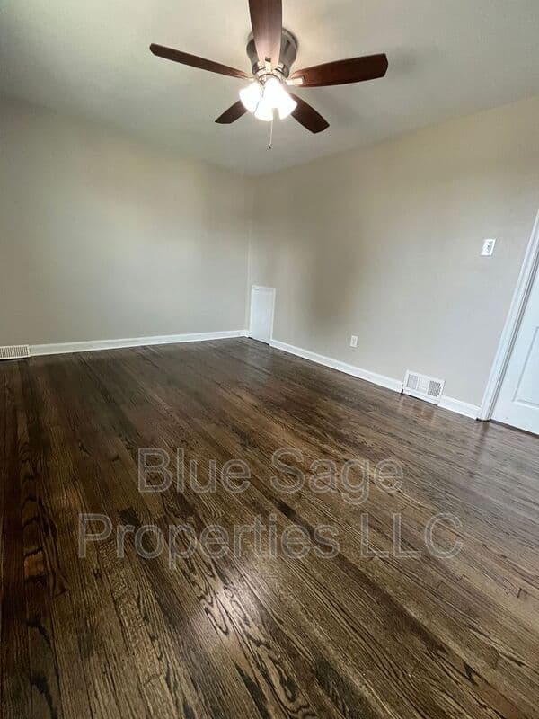 Crum Lynne Townhome: 1220 Lawrence Ave