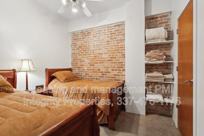 New Orleans Condo: 909 Lafayette Street