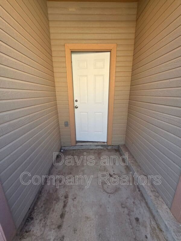 Midland Condo: 200 Mitchell St