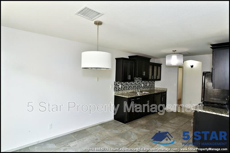 El Paso House: 872 Colbert Shapleigh Place !!