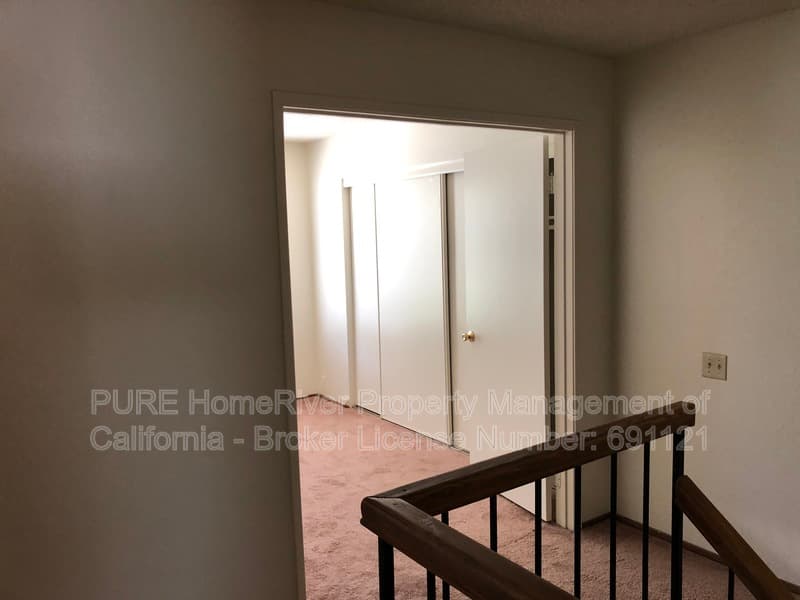 Sacramento House: 1510 Woodridge Oak Way