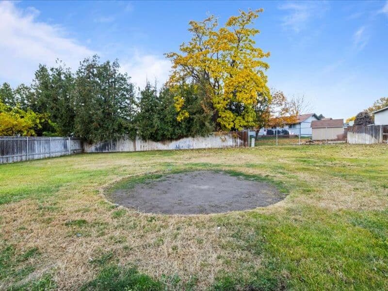 W. Richland House: 4940 Chukar Drive