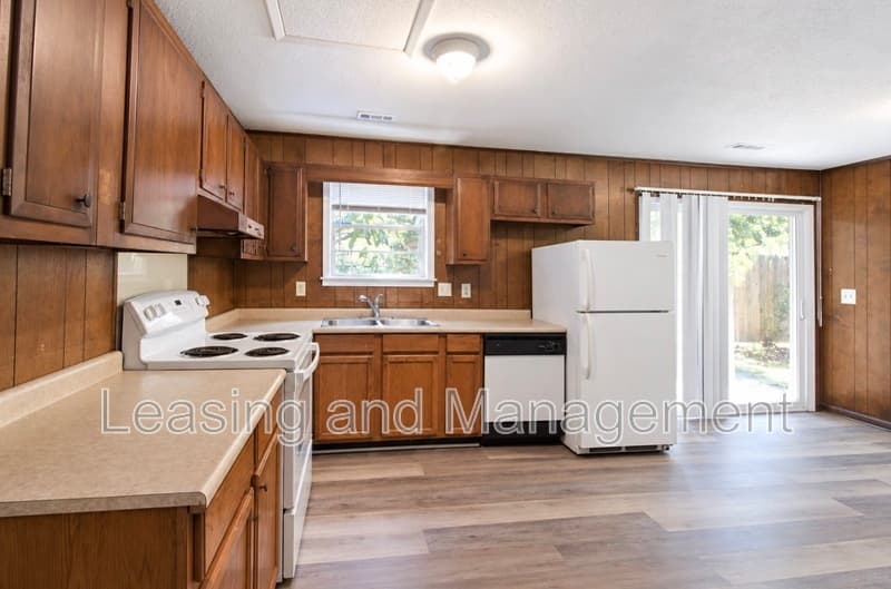 Charleston Condo: 1611 Jessamine Road