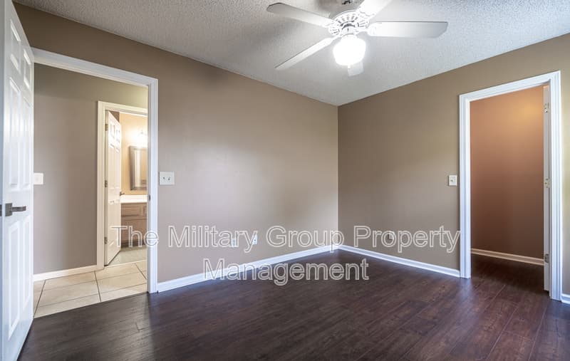Jacksonville House: 12565 Long Lake Drive