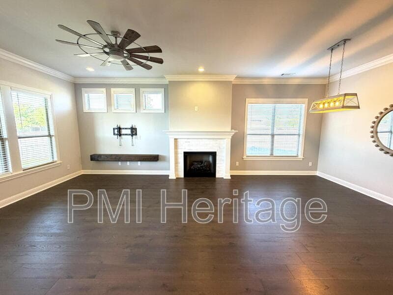 Bentonville House: 2700 Southwest Nottingham Avenue