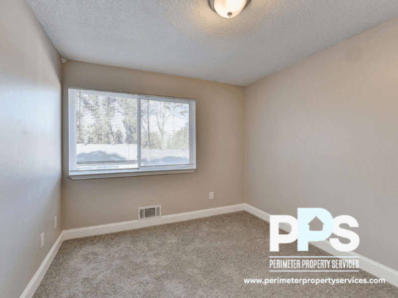 Atlanta House: 390 West Lake Avenue