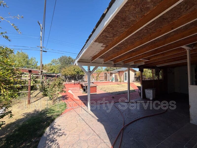 Sacramento House: 5101 North Pkwy