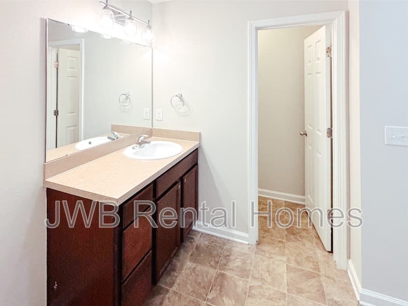 Jacksonville House: 2833 Circle St E
