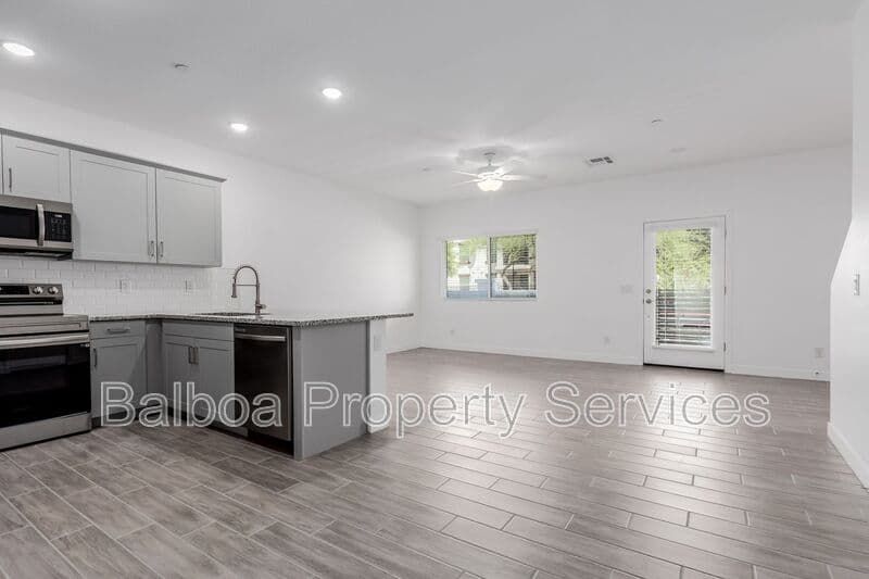 Mesa Townhome: 1318 S 105th Pl