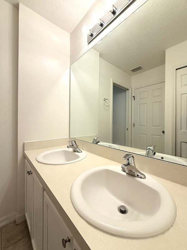 Brandon Townhome: 2516 Oleander Lakes Drive