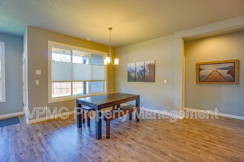 Vancouver House: 10910 NE 97th Ave