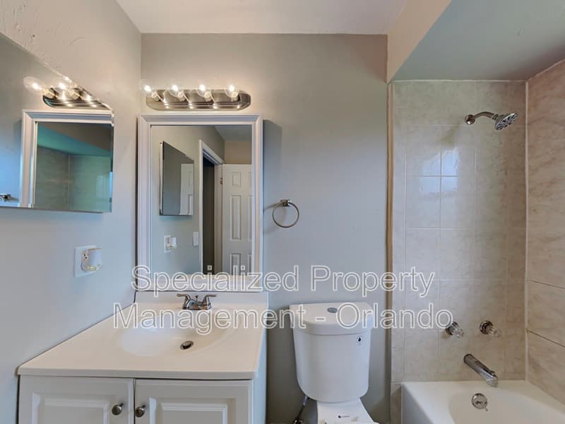 Orlando House: 11309 Darlington Dr
