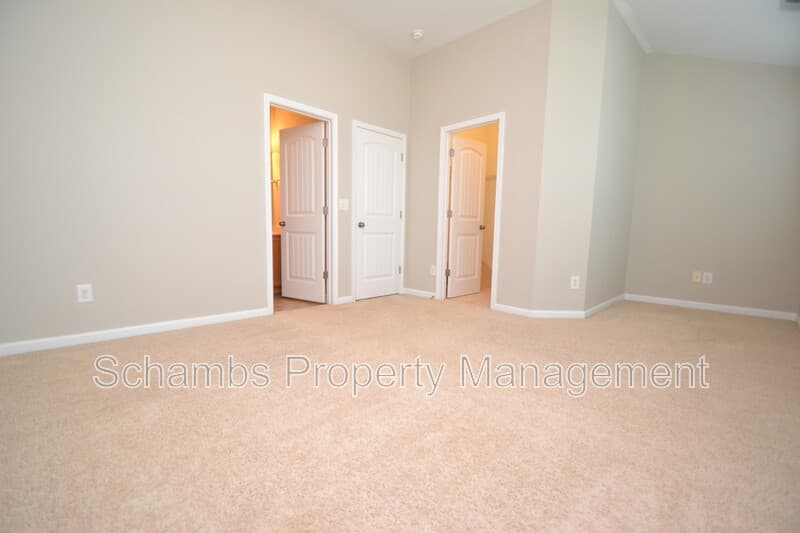 Durham House: 208 Irving Way