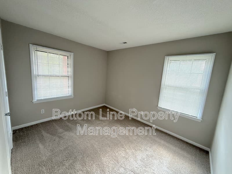 Charlotte House: 5301 Rolling Oak Ln