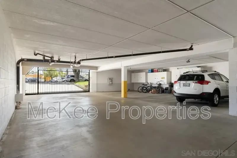 Coronado Condo: 516 E Avenue