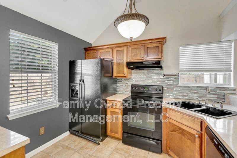 Summerville House: 106 Quest Street