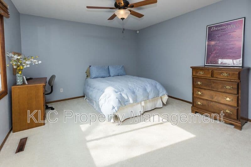 Urbandale House: 8302 Twana Drive