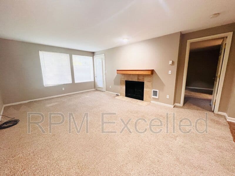 Kent Condo: 26339 116th Ave SE