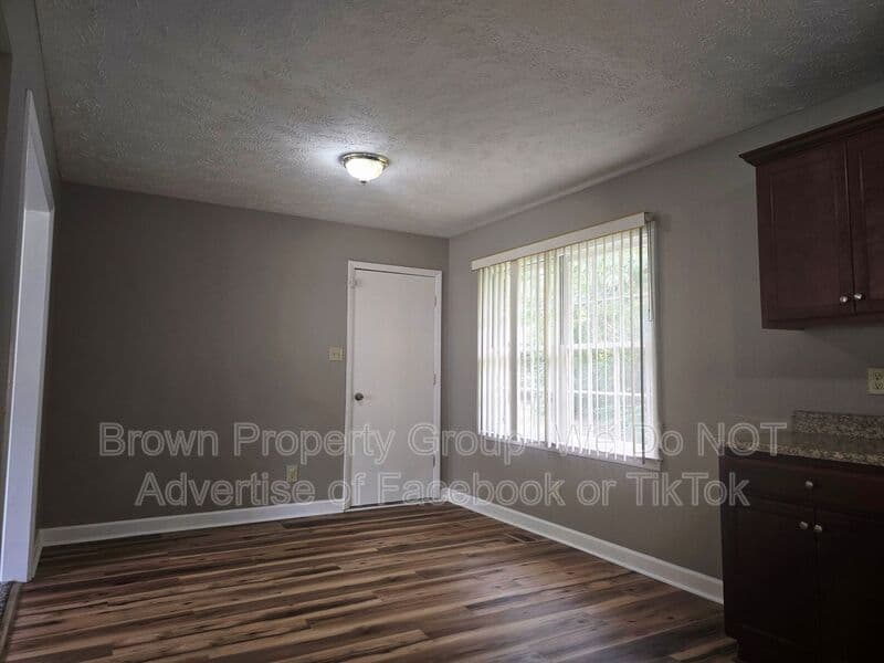 Fayetteville House: 1536 Rossmore Dr