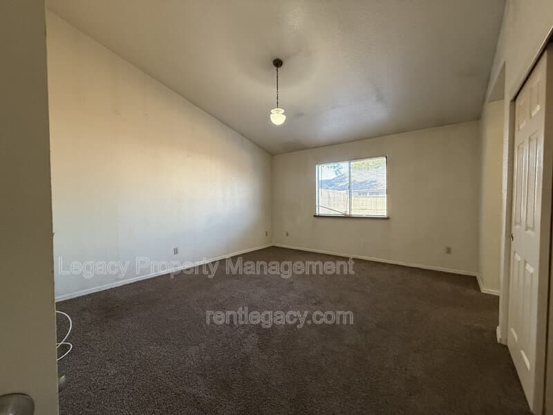 Sacramento House: 10 Gertz Ct